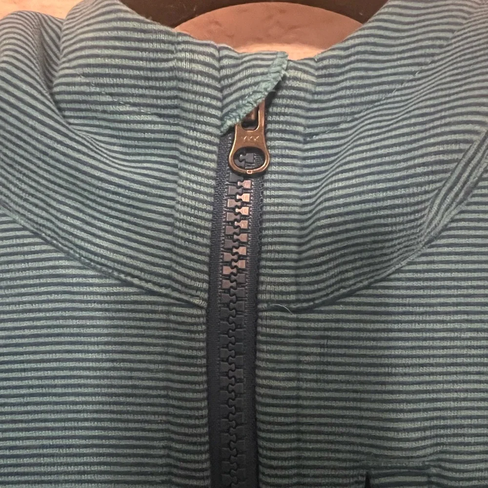 Lululemon Men's Scuba Hoodie - Picture 7 of 11